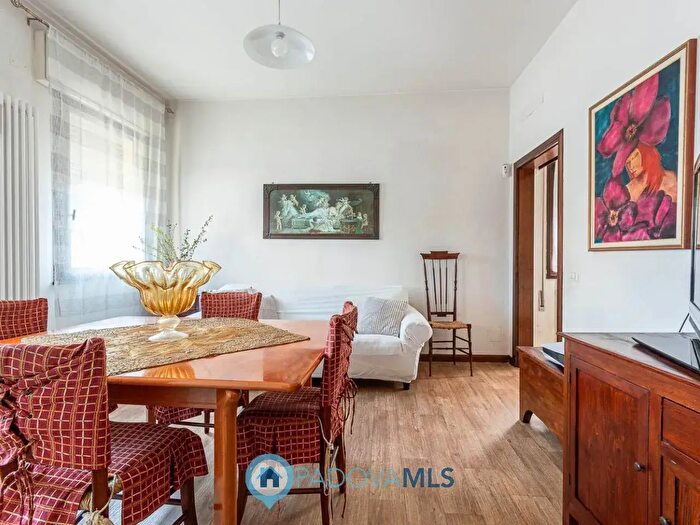 Casa con 8 locali in vendita in Via Achille De Giovanni, Padova