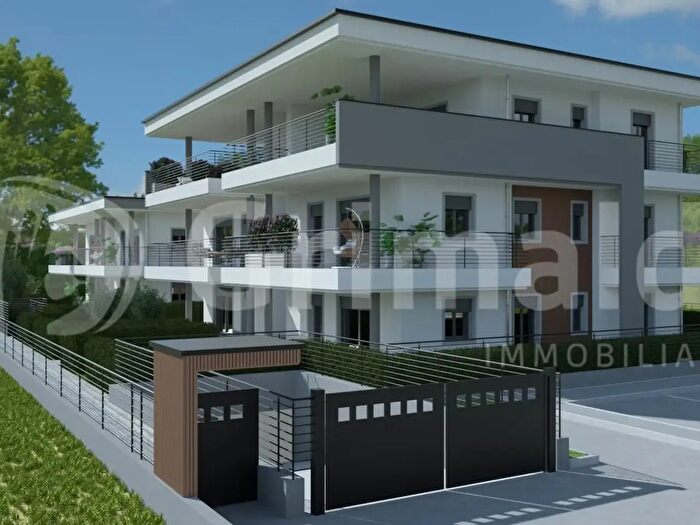 Appartamento trilocale in vendita in Via Colombo, Camparada