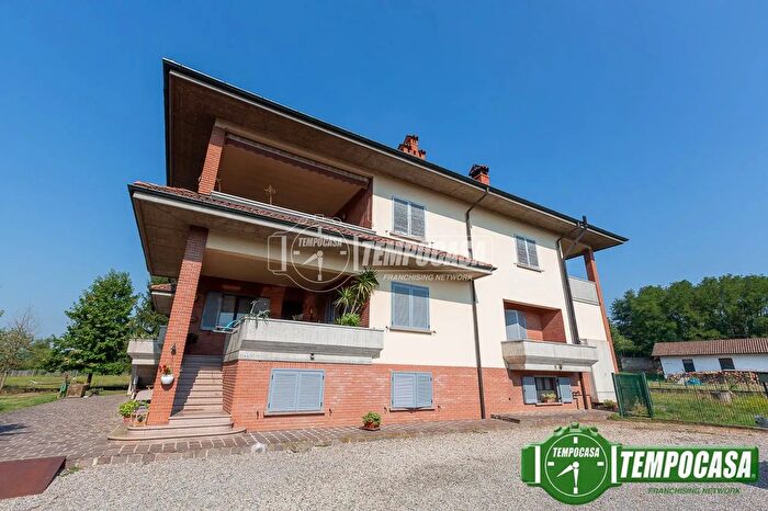 Casa con 6 locali in vendita in Via Statale Mantovana, San Colombano Al Lambro