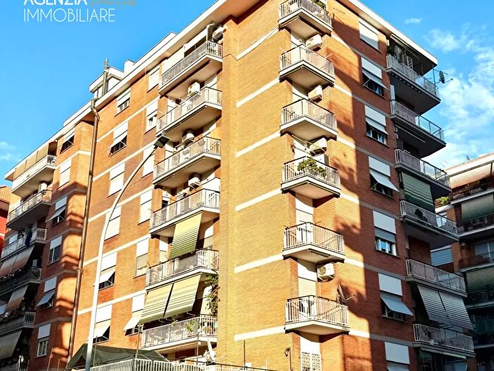 Appartamento quadrilocale in vendita in Via Sestio Calvino, Roma