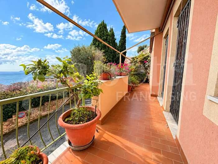 Appartamento trilocale in vendita in Via dei Forti di Legnino, Finale Ligure