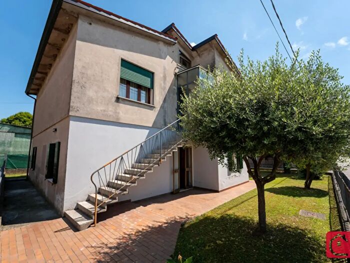 Casa con 6 locali in vendita in Via Risorgimento, Bovolenta