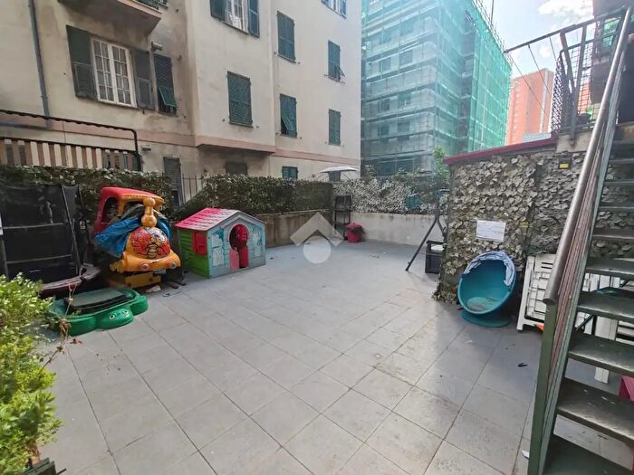 Appartamento trilocale in vendita in Via Tullio Molteni, Genova