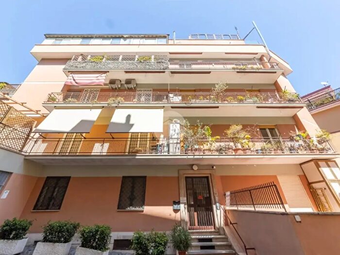 Appartamento trilocale in vendita in Via Francesco Catel, Roma