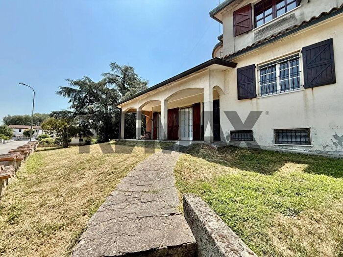 Casa quadrilocale in vendita in Crotta D'Adda
