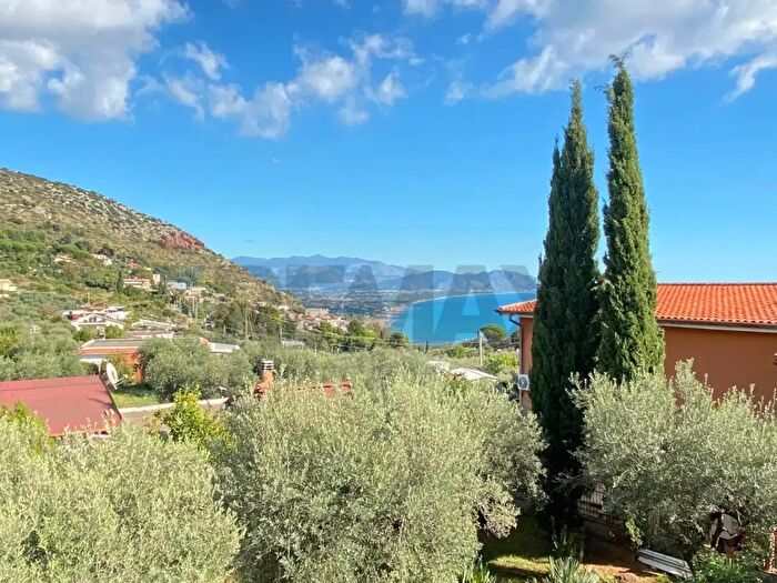 Appartamento con 8 locali in vendita in Via Piazza Palatina, Terracina