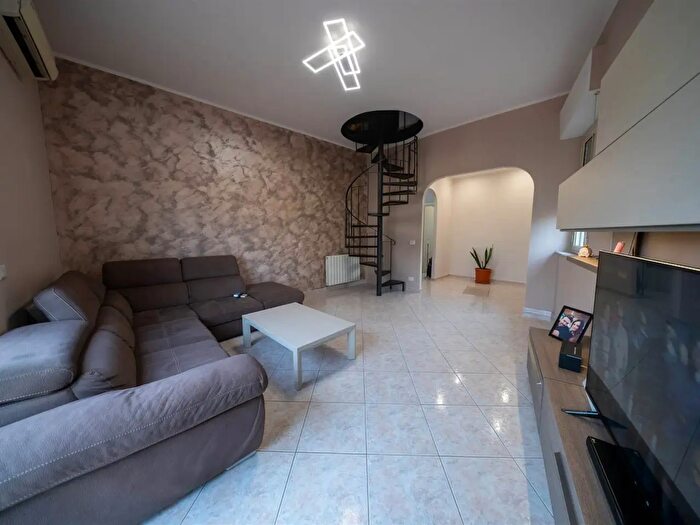 Casa quadrilocale in vendita in Corso Michelangelo Bonarroti, Trecastagni