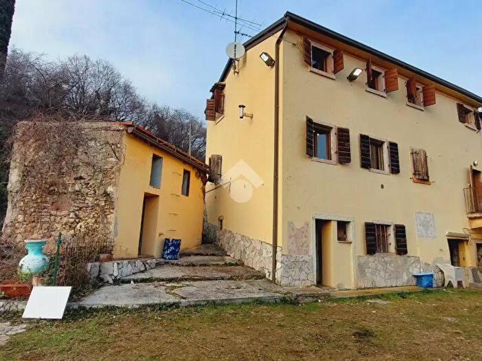 Casa con 5 locali in vendita in Via Enzo Ferrari, Caprino Veronese