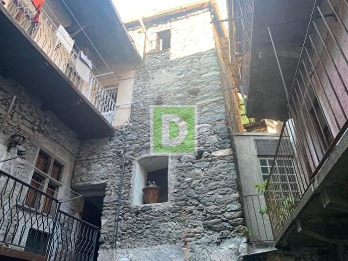 Appartamento quadrilocale in vendita in Via Roma, Donnas