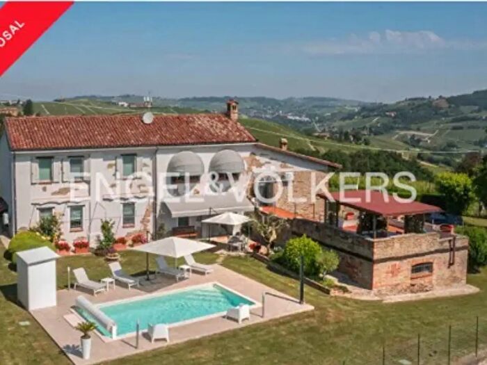 Casa con 6 locali in vendita in Strada Valle Bera, Castiglione Tinella