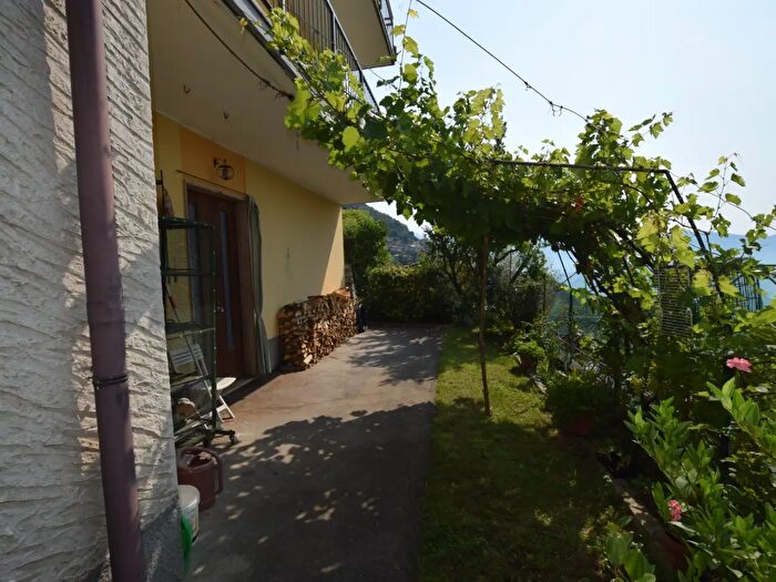 Appartamento con 6 locali in vendita in Via Campi, Vigolo