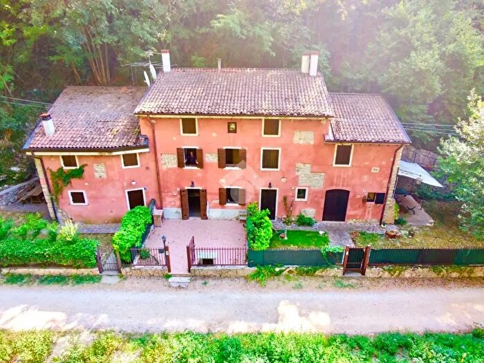 Casa trilocale in vendita in Via Valle dei Mulini, Costermano sul Garda