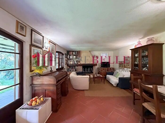 Casa con 5 locali in vendita in Camaiore