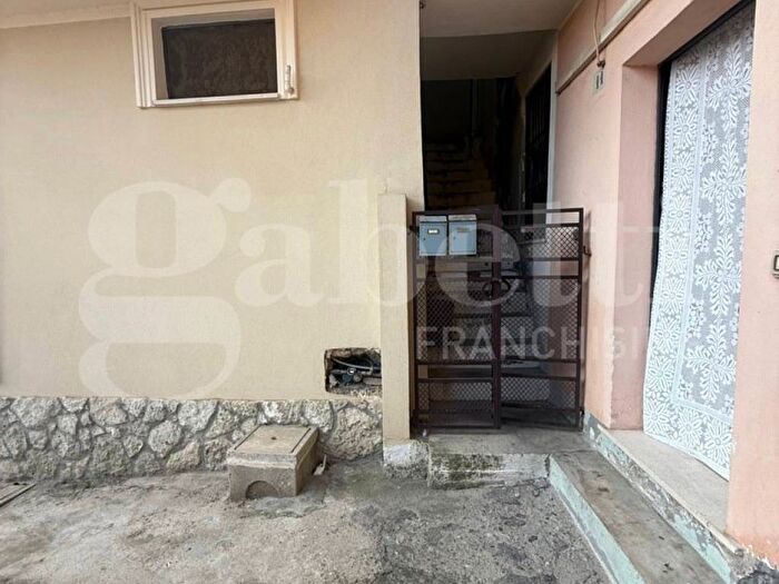 Appartamento trilocale in affitto in VICO SECONDO OSPEDALE CIVILE, Centro Storico, Catanzaro