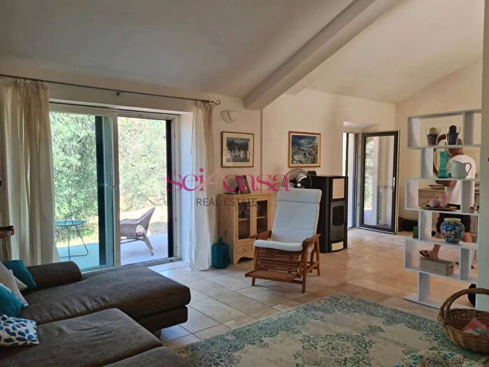 Casa con 5 locali in vendita in Scansano