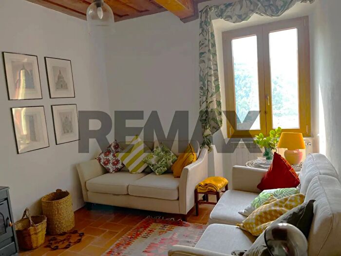 Casa con 10 locali in vendita in Bagni Di Lucca