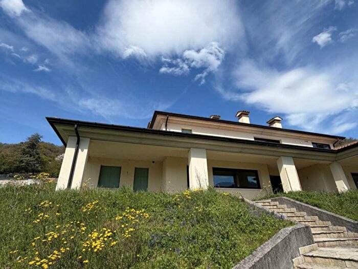 Casa con 6 locali in affitto in Via degli Alpini, Tarzo