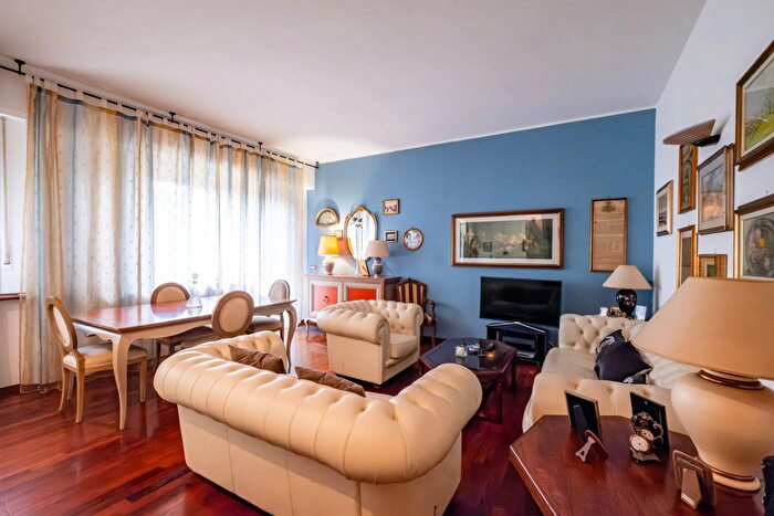 Appartamento quadrilocale in vendita in Via Domenico Gerolamo Induno, Torino