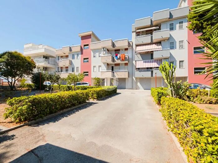 Appartamento con 5 locali in vendita in Viale Michelangelo, Manfredonia