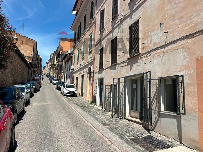 Appartamento trilocale in vendita in Via Salita Annunziata, Terracina
