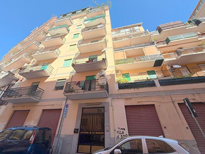 Appartamento quadrilocale in vendita in Via Tommaso Aversa, Palermo