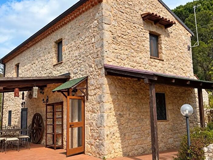 Casa con 5 locali in vendita in Campo Soriano, Terracina