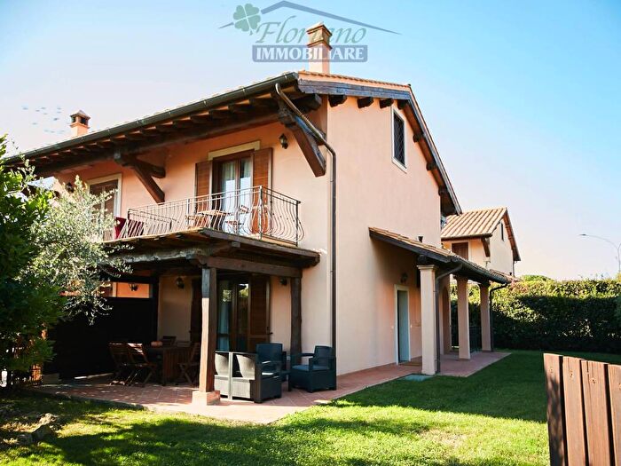 Casa con 5 locali in affitto in Via Genova, Borgo Carige, Capalbio