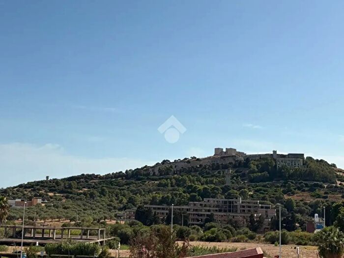 Appartamento con 5 locali in affitto in Via Alfonso Ligas, Cagliari