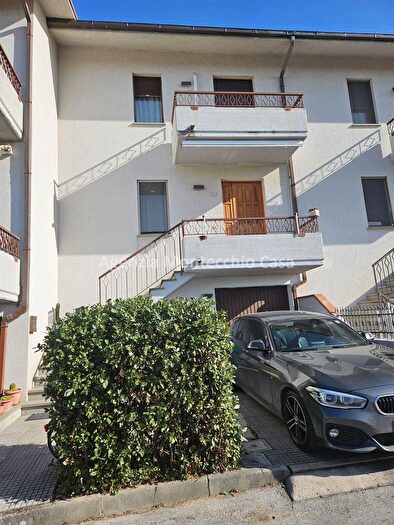 Appartamento con 5 locali in vendita in Via Vittorio Veneto, Petriano