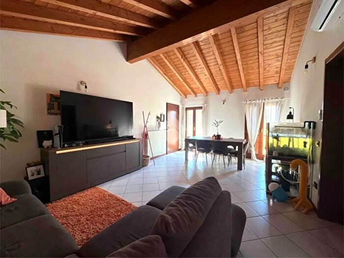 Appartamento trilocale in vendita in Via Schiannini, Calcinato