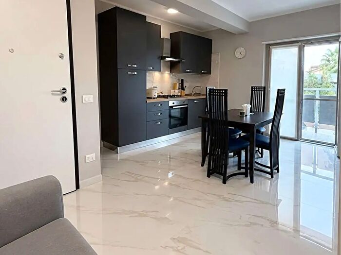 Appartamento trilocale in affitto in Via Antonio Izzi De Falenta, Catanzaro