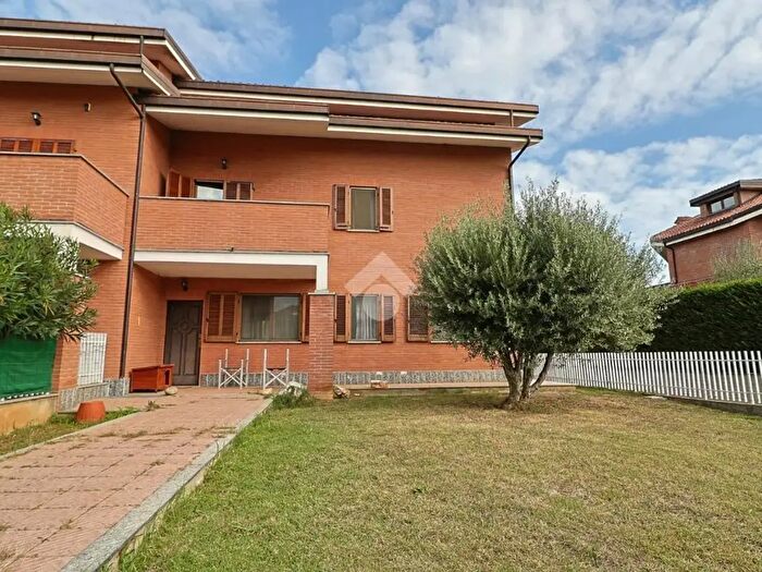 Casa con 9 locali in vendita in Strada Antica dei Passarot, Rivarossa