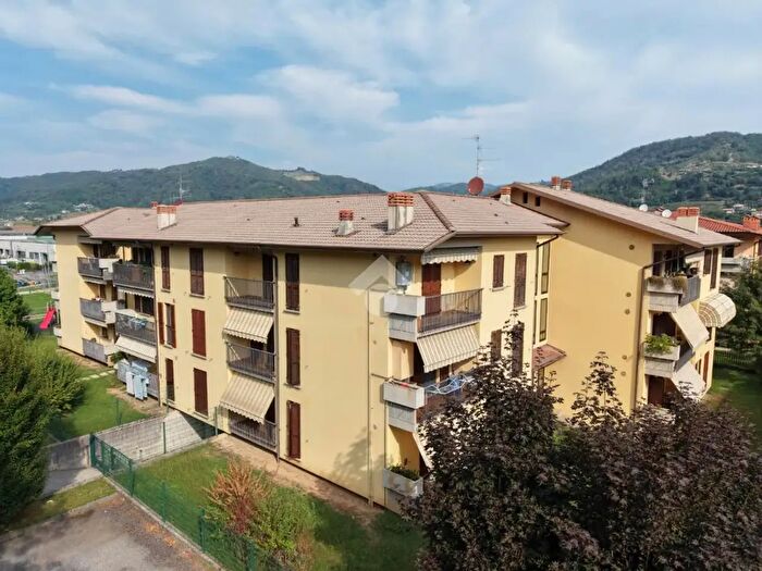 Appartamento trilocale in vendita in Via Marcello Candia, Villongo
