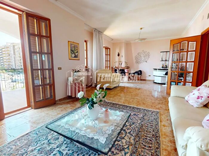Appartamento quadrilocale in vendita in Via di Ceglie del Campo Gorizia, Bari