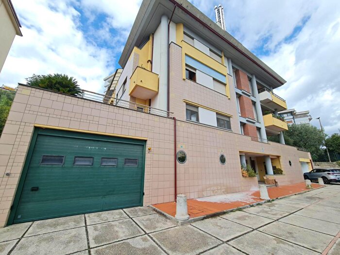 Appartamento con 10 locali in vendita in Cosenza