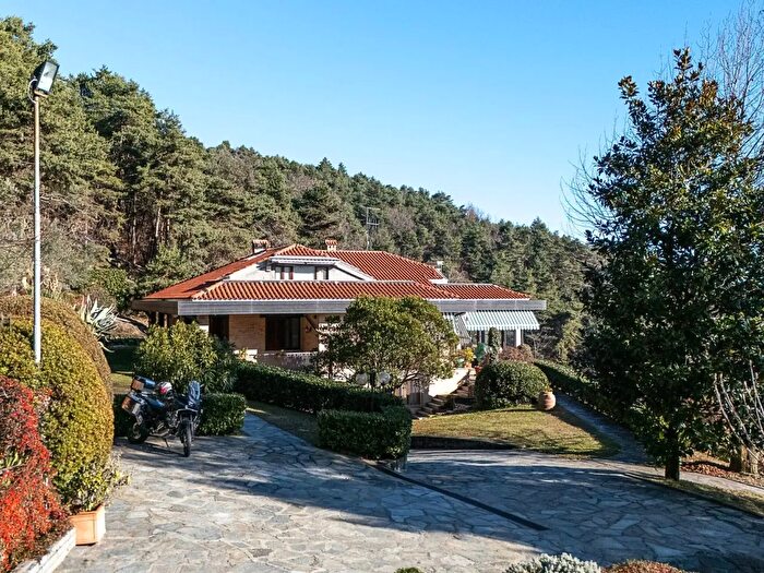 Casa con 14 locali in vendita in Via Giuseppe Verdi, Roletto