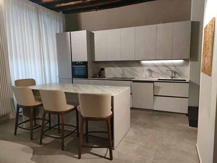 Appartamento trilocale in affitto in Via Melchiorre Gioia, Piazza Solferino, Torino