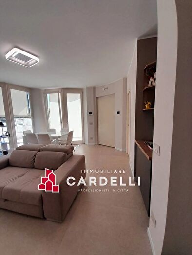 Appartamento con 5 locali in vendita in Via Fratelli Rosselli, Montecosaro