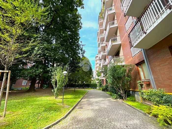 Appartamento trilocale in vendita in Via Ovada, Milano