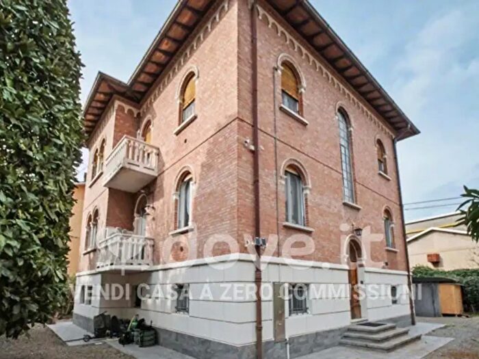 Appartamento quadrilocale in vendita in Via a Casoli, Modena