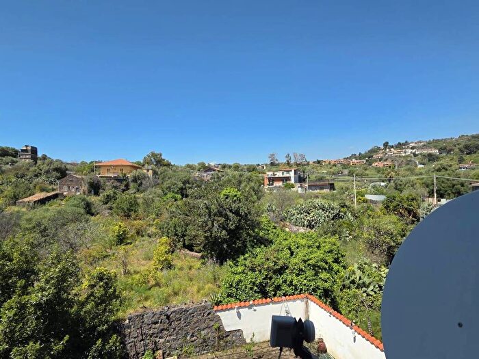 Appartamento bilocale in affitto in Via Aprile, Centro, Aci Castello