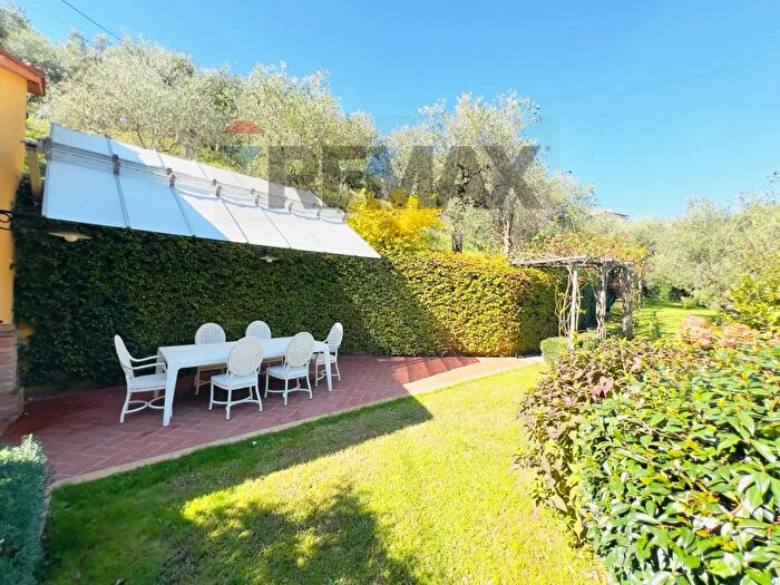 Casa con 10 locali in vendita in Montecatini Terme