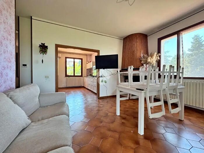 Casa con 13 locali in vendita in Via Calamone, Montelabbate