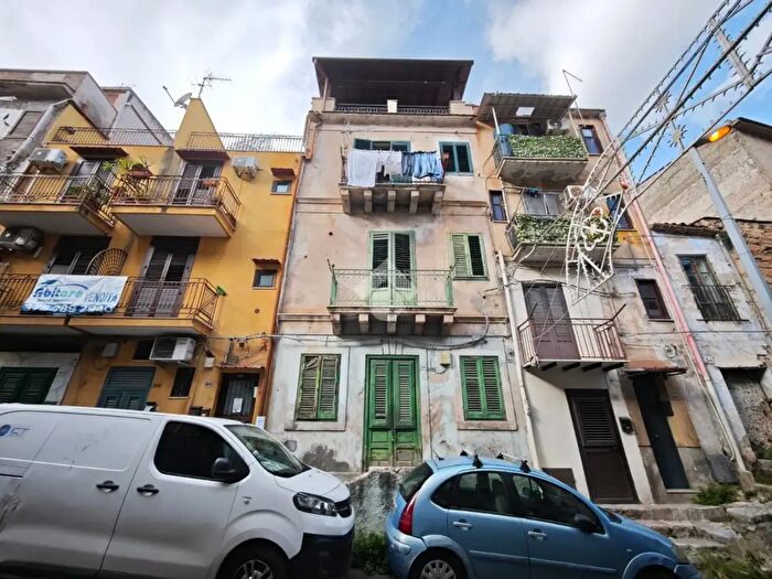 Appartamento bilocale in vendita in Via San Martino, Palermo