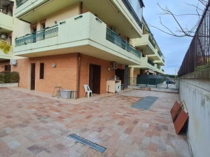 Appartamento trilocale in affitto in Via di Quarto Rubbie, Roma