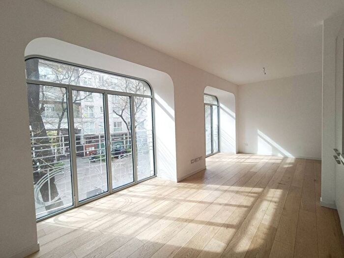 Appartamento bilocale in affitto in Via Andrea Solari, Solari, Milano