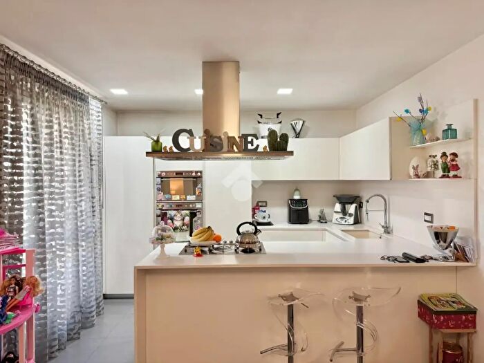 Case in Vendita e in Affitto - 3