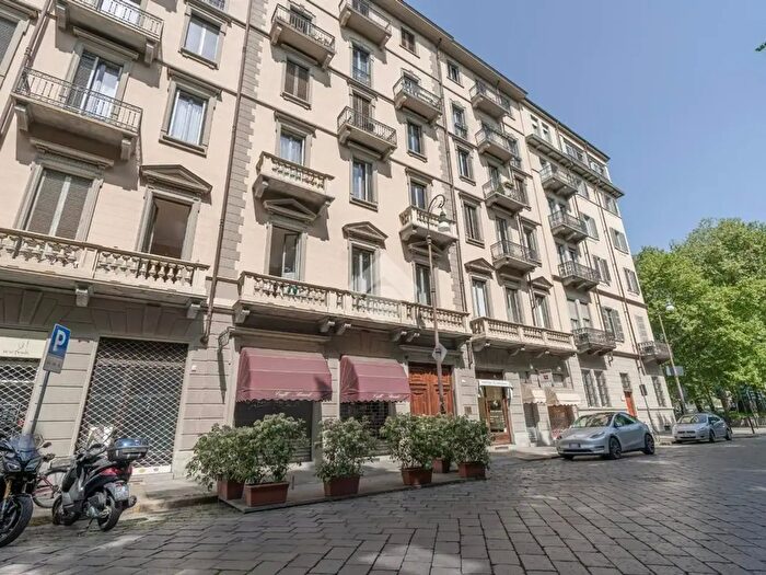 Appartamento con 5 locali in vendita in Corso Giuseppe Siccardi, Torino