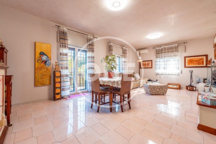 Appartamento con 7 locali in vendita in Via Aliminusa, Roma