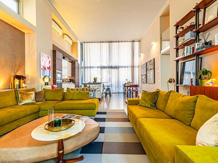 Appartamento con 5 locali in vendita in Via Flumendosa, Milano